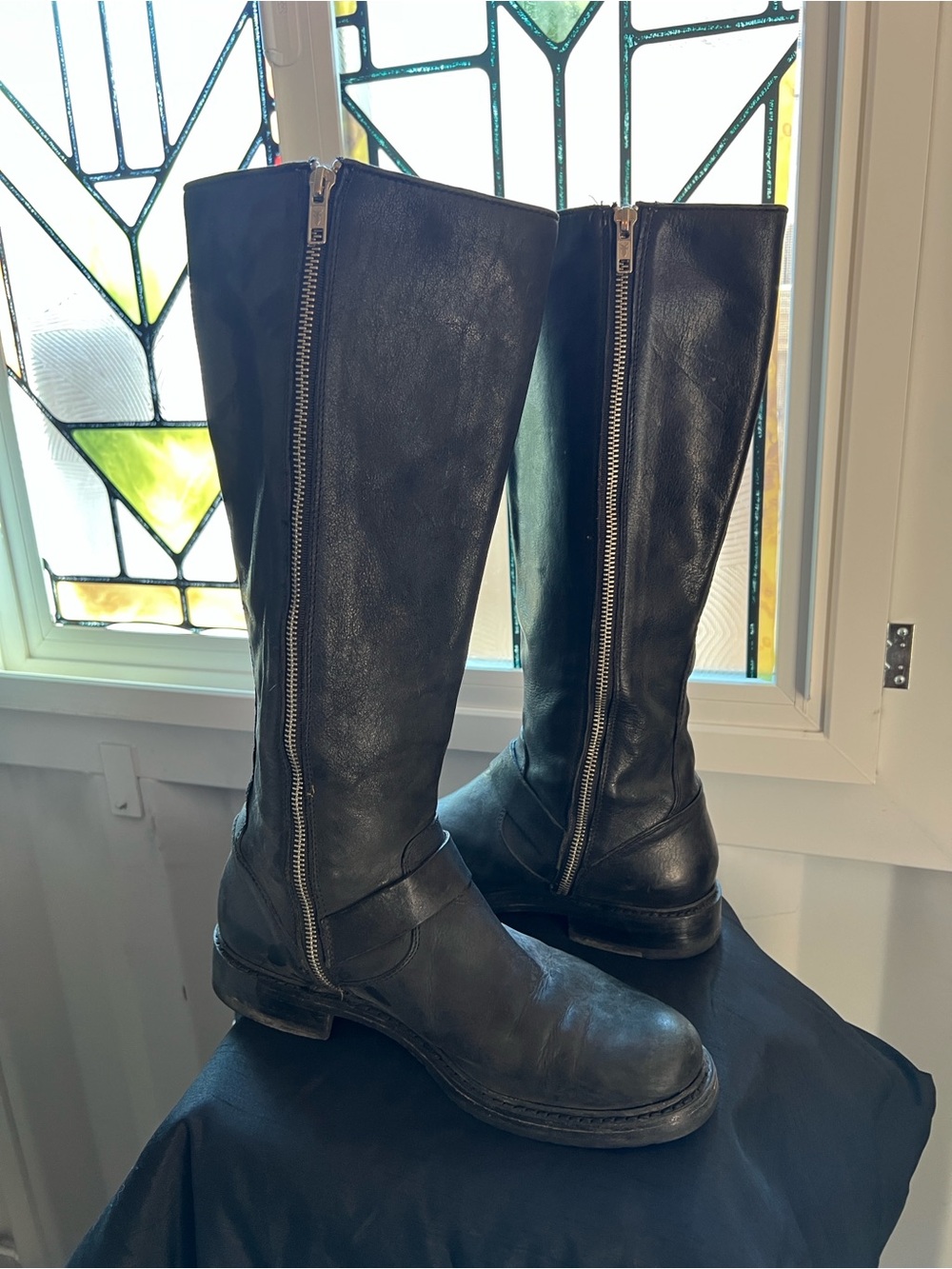 FRYE 'Veronica Belted Tall' Black Leather Buckled High Boots Biker Womens 9 - Picture 4 of 12
